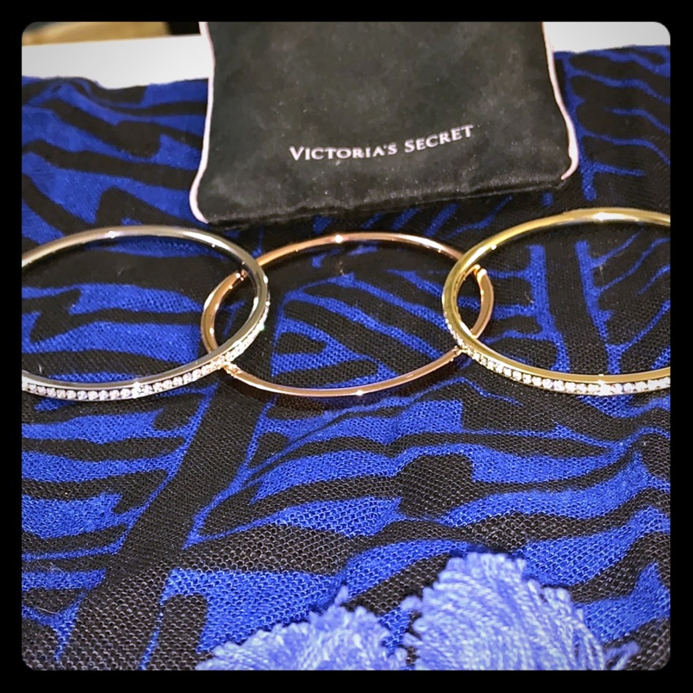 Victoria secret 3 set bangles! NWOT in silk pouch